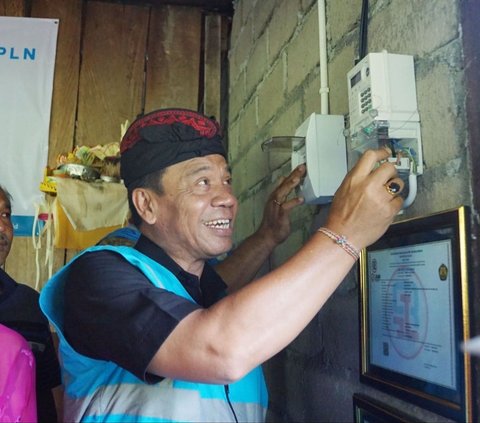 Disela-sela penyerahan bantuan kelistrikan, Pj Bupati Ketut Lihadnyana mengucapkan terima kasih kepada seluruh jajaran PT. PLN UID Bali yang telah bersinergi memberikan layanan kepada masyarakat Buleleng.