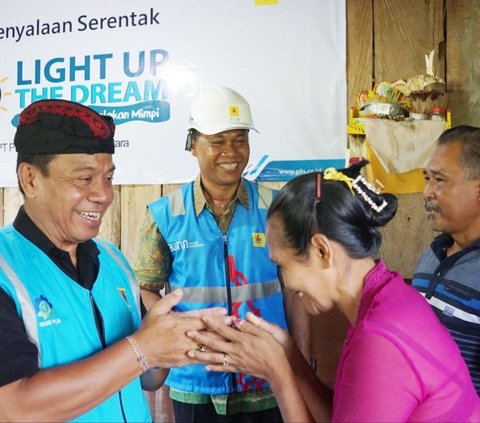 Gelar Program Light Up The Dream, PLN UID Bali Beri Bantuan Kelistrikan untuk 32 KK di Buleleng