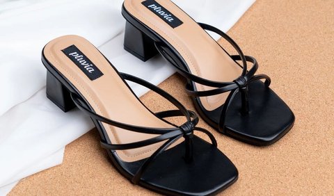 <b>1. Sandal High Heels</b><br>