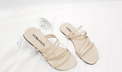 <b>3. Slip Sandal Flat</b><br>