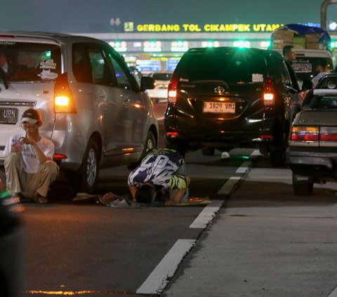 Terjebak Macet dan Kehabisan Bensin di Tengah Jalan Tol, Ini Solusinya