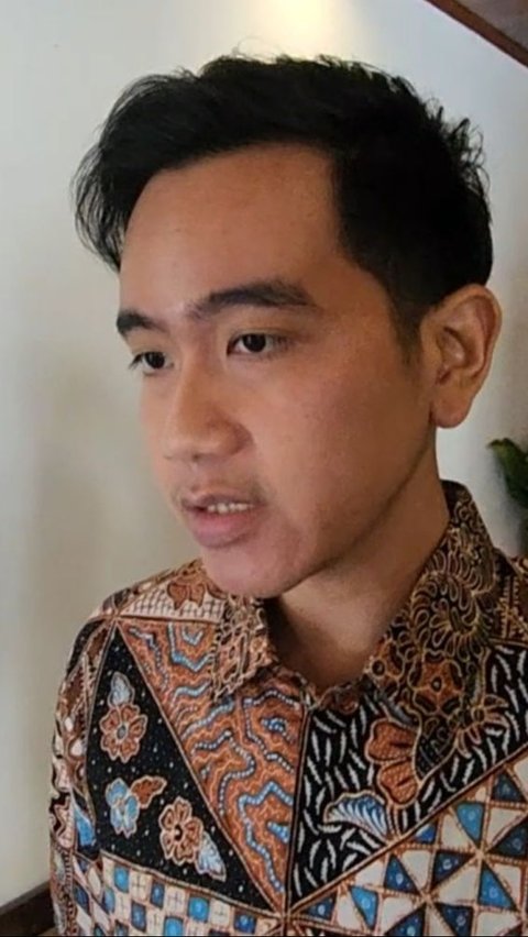 Jadi Host Live TikTok, Gibran Malah Spill Sepatu Ganjar Pranowo