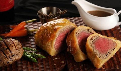 Simple Beef Wellington Recipe: Cook Gordon Ramsay's Beloved Dish at ...