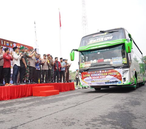 Irjen Iqbal Lepas Rombongan Mudik Gratis Tujuan Sumbar Sumut, Pastikan Dikawal Polisi