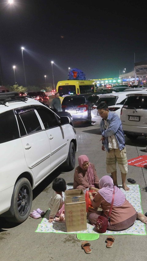 Begini Cara Menangani Kaki Bengkak Saat Perjalanan Mudik