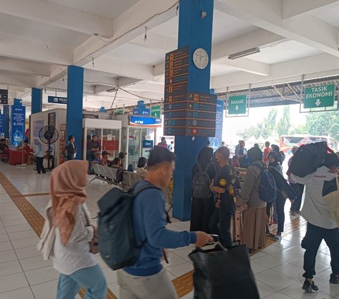 Potret Terkini Arus Mudik di Stasiun Pasar Senen dan Terminal Kampung Rambutan