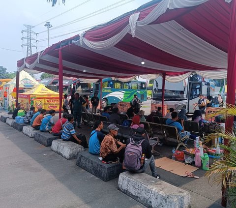 Potret Terkini Arus Mudik di Stasiun Pasar Senen dan Terminal Kampung Rambutan