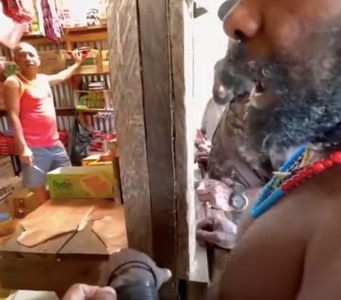 Mandi Pakai Deterjen, Prajurit Kopassus Belikan Sabun Mandi Untuk Panglima Perang Moro Kogoya 'Jangan Mandi Pakai Deterjen Kulit Rusak'