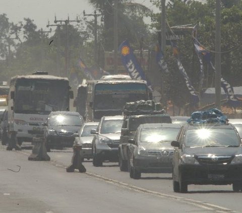 Urai Kemacetan di KM 90 Tol Merak, Kendaraan Diarahkan Masuk Buffer Zone