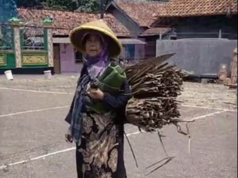 Nenek Petani Bercaping dan Busana Sederhana Ini Ternyata Bergelimang Harta, Begini Potret Rumahnya yang Super Megah-Mobilnya Berderet