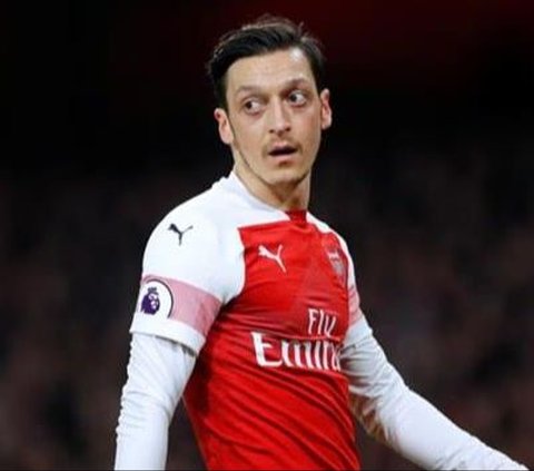 Mesut Ozil's Body Transformation Shocks Fans, His Shoulder and Arm Muscles Stand Out Like a UFC Fighter
