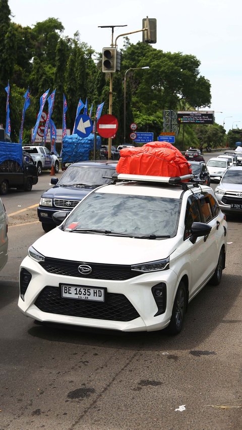 Kendaraan pemudik terjebak kemacetan panjang saat menujuCilegon, Banten, Sabtu (6/4/2024). Foto: Liputan6.com/Angga Yuniar