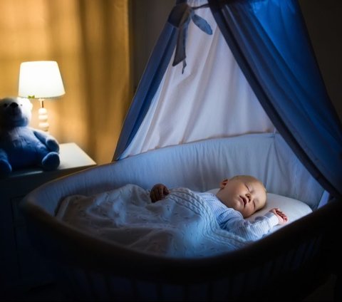 Children Should Sleep in a Dark Room, Doctor Explains the Reason