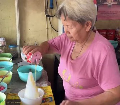 Nenek ini Jual Aneka Es Legendaris di Tangerang, Menu 'Es Putsal' Jadi Sorotan