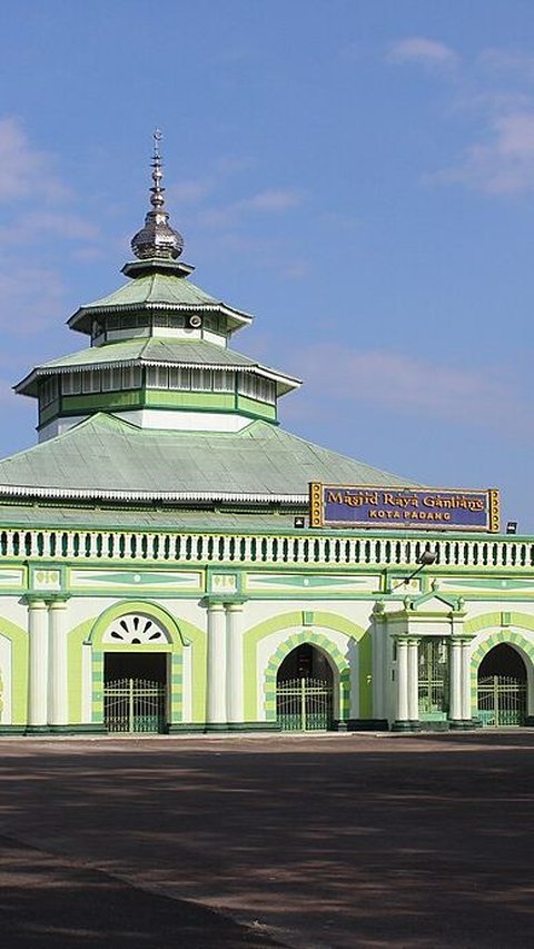 <b>Mengunjungi Masjid Raya Ganting, Dari Arena Perdebatan Ulama Minangkabau Hingga Markas Besar Hizbul Wathan</b>