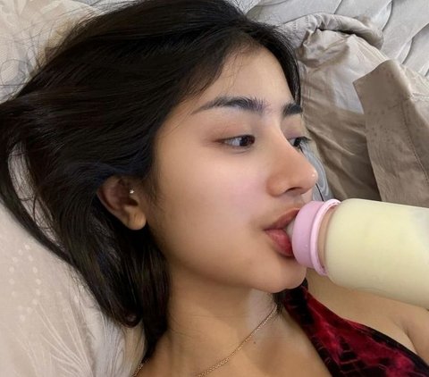10 Style Comparison between Anya Geladine and Ghea Youbi Drinking Milk with a Bottle Nipple, Netizens Mock: It's Cringeworthy