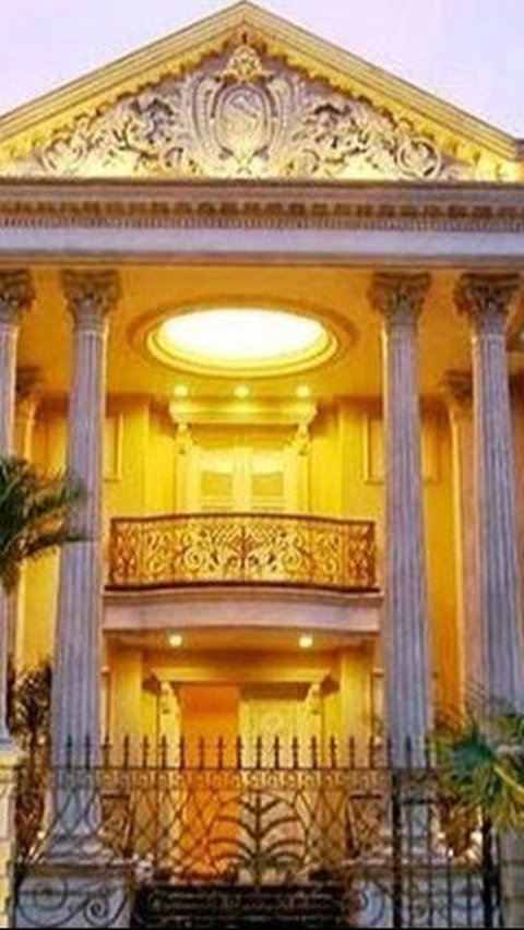 6 Potret Rumah Artis Berlapis Emas, Atap `Istana` Andre Taulany Pakai Emas 22 Karat