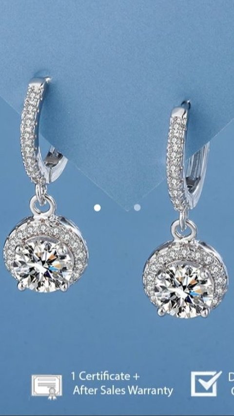 <b>1. Anting Emas Putih Moissanite</b><br>