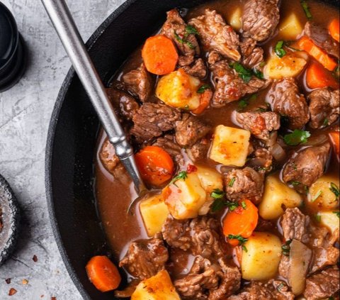 Ibu-Ibu Wajib Tahu! Ini Dampak Buruk Bagi Kesehatan saat Rendang dan Opor Ayam Dipanaskan Berulang