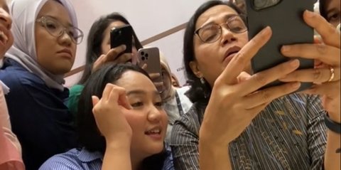 Sempat Viral Momen Sri Mulyani Swafoto ala Gen Z, Ternyata Ini Cerita di Baliknya