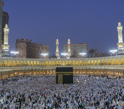 Doa Imam Masjid Nabawi Usai Salat Picu Kontroversi, Begini Isi Doanya