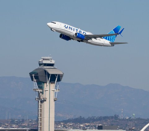 Disgusting! Toilet Waste Spills into Cabin, Pilot Forced to Turn Back to Nearest Airport