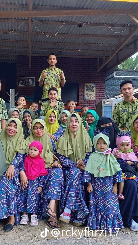 Foto Lebaran bareng Keluarga Besar dengan Baju Kembar dari Tahun ke Tahun Ini Viral, Bikin Iri Warganet