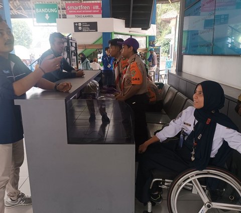 Pesan Menyentuh Petugas Penyandang Difabel di Terminal Kampung Rambutan, Harap Ada Fasilitas Penunjang Pekerjaan
