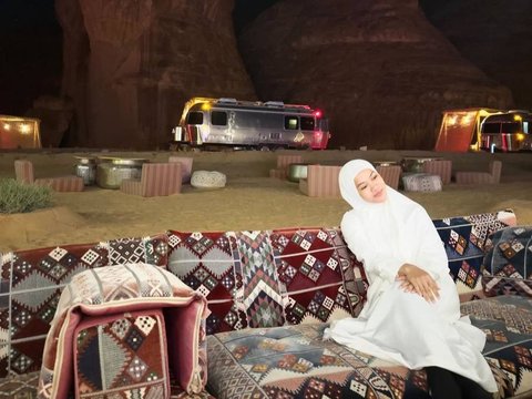 Bikin Pangling, Potret Yura Yunita Cantik Berhijab saat Umrah di Tanah Suci