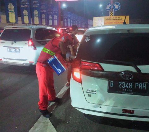 Puncak Arus Mudik, Motoris Layani 10 Pemudik Kehabisan Bensin di Tol Semarang-Solo