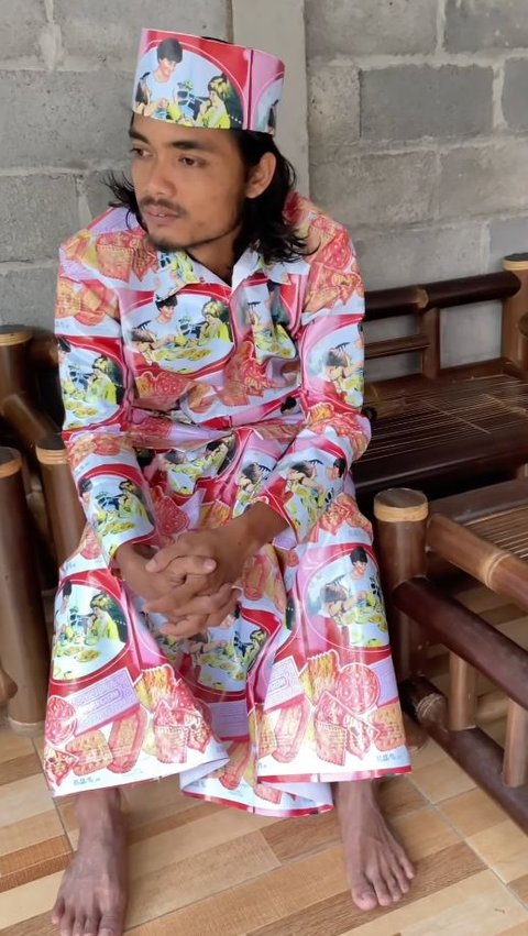 Content Creator Makes Eid Clothing with Khong Guan Can Motif, Netizens: Complete, There's the Father