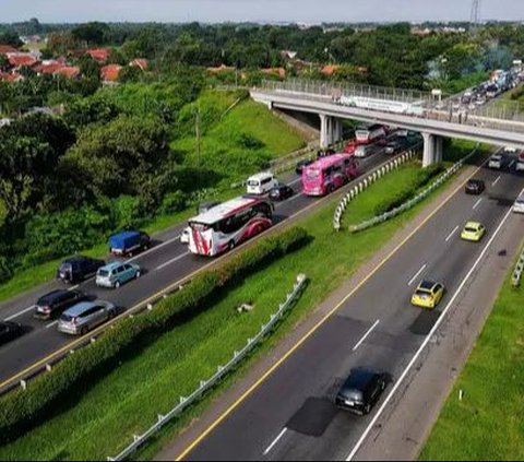 FOTO: Lalu Lintas Mudik di Tol Palikanci ke Jawa Tengah Padat Merayap di H-3 Idulfitri 1445 Hijriah