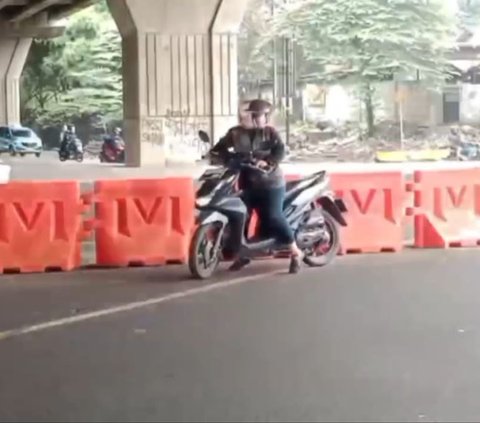 Buka Paksa Barikade U-Turn Ilegal, 6 Pak Ogah di Bekasi Ditangkap