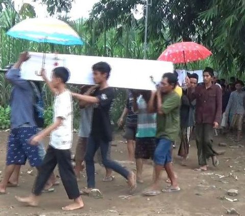 Tiga WNI Meninggal Karena Terseret Banjir Bandang di Malaysia, Jenazah Dimakamkan di Lumajang