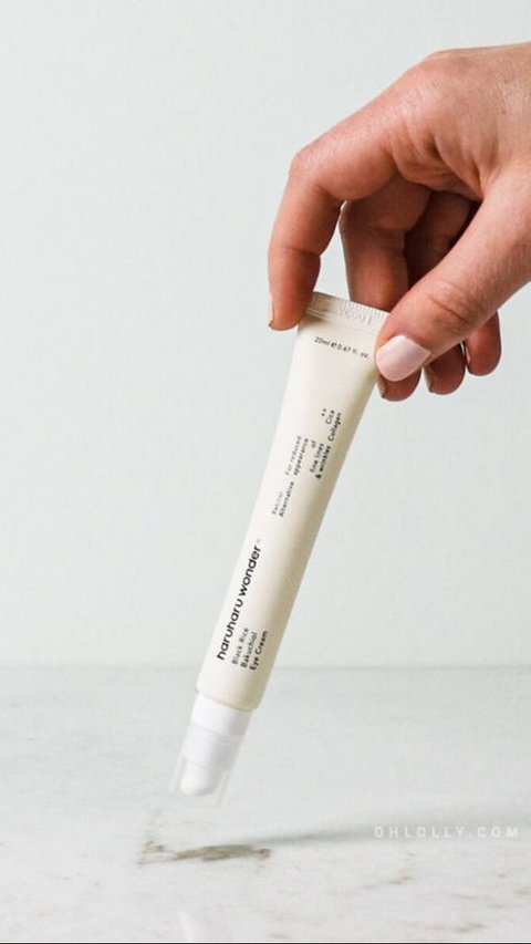 Rekomendasi produk eye cream dari Korea untuk menyamarkan dark circle dengan kualitas terbaik di 2024.