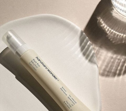 Rekomendasi eye cream terbaik untuk atasi kantung mata untuk penampilan lebih segar dan cantik.