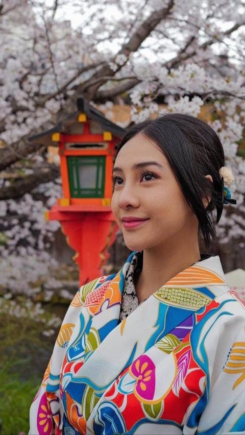 Potret Cantik Menawan Anya Geraldine saat Liburan di Jepang, Makin Anggun saat Pakai Kimono