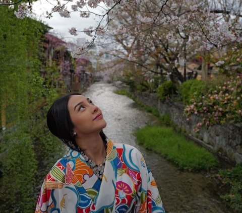 Potret Cantik Menawan Anya Geraldine saat Liburan di Jepang, Makin Anggun saat Pakai Kimono