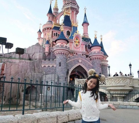 Potret Salma Putri Rio Dewanto dan Atiqah Liburan di Paris, Makin Cantik Mirip Sang Mama