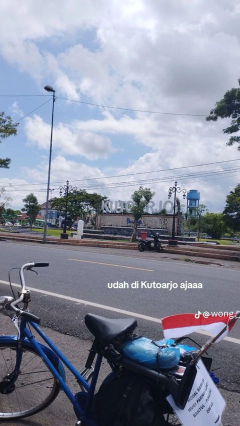 Beberapa jam kemudian, ia sudah sampai di Kutoarjo, salah satu kota kecamatan yang berada dalam wilayah administratif Kabupaten Purworejo.