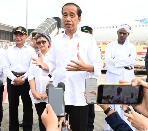 Tinjau Arus Mudik di Statiun Pasar Senen, Jokowi: Rapi dan Tak Ada yang Berdesakan