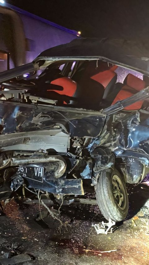 <br>Kecelakaan di KM 58 Tol Jakarta-Cikampek, 12 Kantung Jenazah Dibawa ke RSUD Karawang<br>