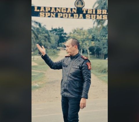Pria bernama Irjen Polisi Albertus Rachmad Wibowo ini merupakan Kepala Kepolisian Daerah (Kapolda) Sumatera Selatan.<br>