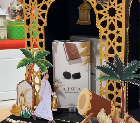 Selanjutnya ada hampers dari Irfan Hakim. Memakai  box cantik berbentuk masjid, isi hampers Irfan ini adalah kurma.