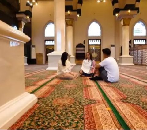 Inspired by the Nabawi Mosque, This is the Luxurious Portrait of the Mosque Behind Ovi Dian's Crazy Rich Blitar House