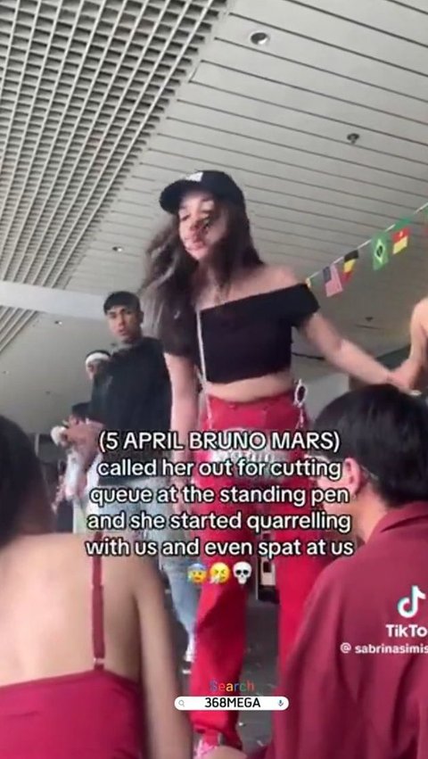Una menjadi perbincangan hangat lantaran diduga telah menyerobot antrean dan meludahi pengunjung konser Bruno Mars di Singapura.<br>
