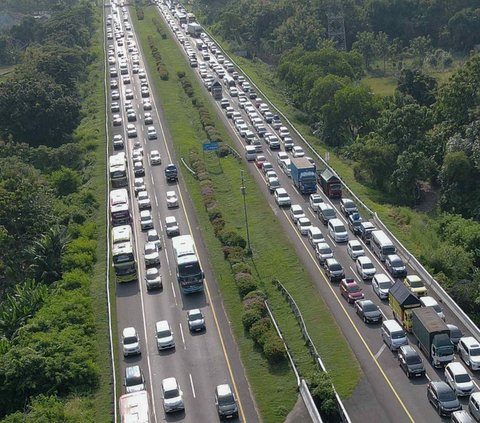 Jasa Marga Prepares Functional Lane of Jakarta Cikampek II South Toll Road Along 8.5 KM for Lebaran Holiday 2024