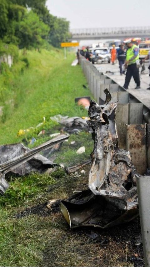 Polisi Identifikasi 13 Kantong Jenazah Korban Kecelatakan Tol Cikampek, Ada Jasad Kondisinya Memprihatinkan