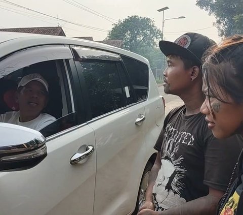 Anak Punk Nekat Ajak Istri Hamil Tua Mudik Modal Rp 7.000, Naik Motor Ekstrem Tanpa Helm