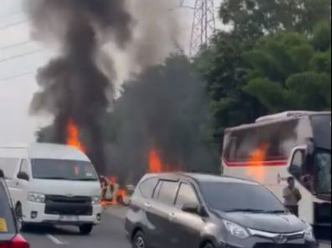 Video of the Moment of a Chain Accident at KM 58 Cikampek Toll Road, Car Immediately Caught Fire, 12 Victims Dead